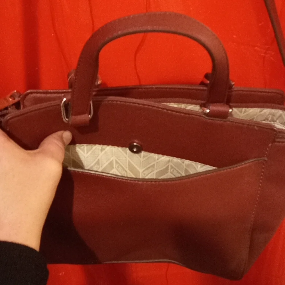 Chaps NWOT beautiful Cherry Red Purse Mid size Crossbody Bag - Picture 6 of 11